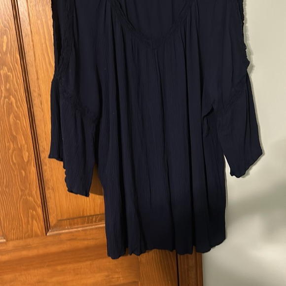 Westport 2X rayon blue cold shoulder lace tunic. Good condition. Pretty. Nice - Picture 4 of 11